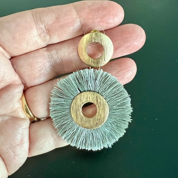 Fun grey and gold earrings - Picture 4 of 4